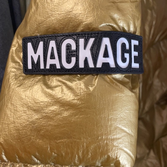 The super glowy golden colour jacket by Mackage. The size is M.Super comfortable - Picture 4 of 5